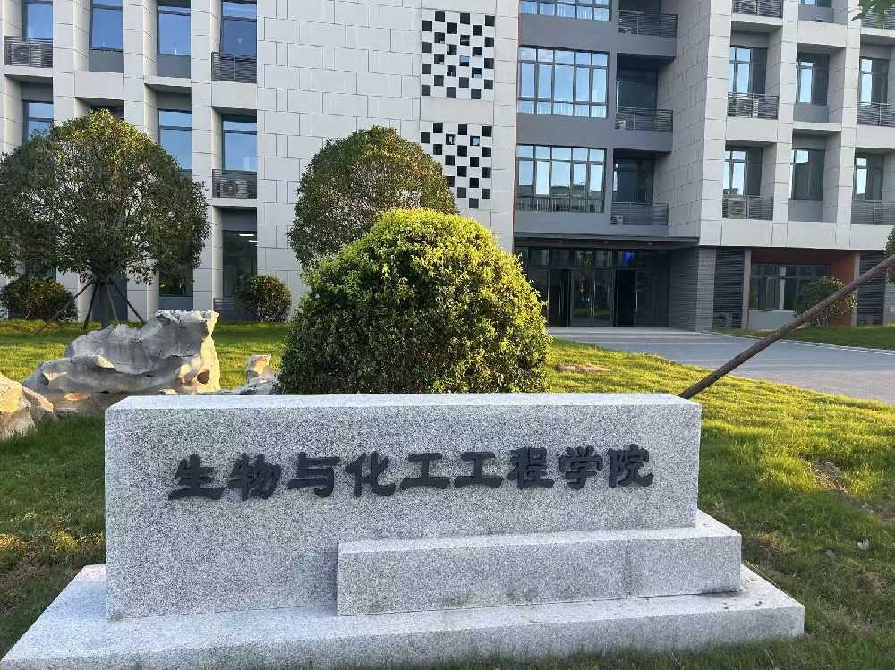 海南藏族自治州扬州职业大学体育场高杆灯项目